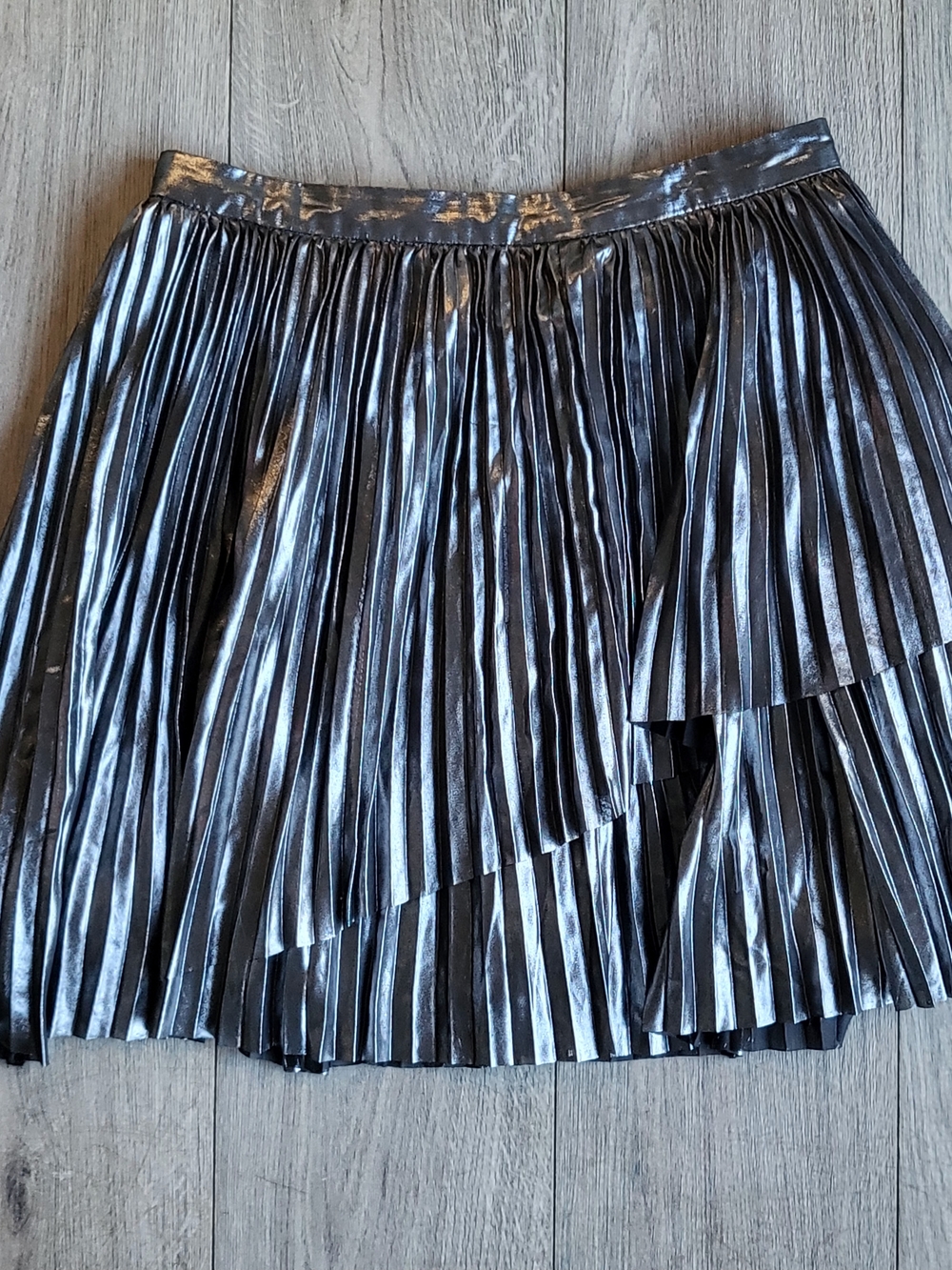 ARITZIA Wilfred Gunmetal Metallic Pleated Mini Skirt Asymmetrical Tiered Sz 8